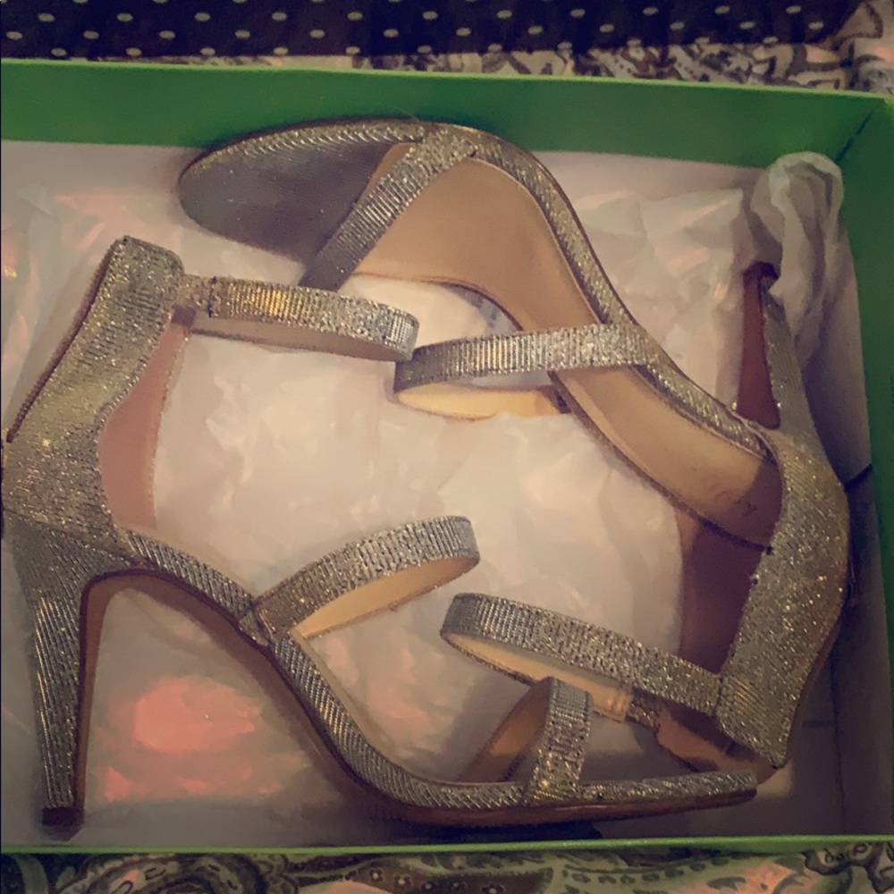 Kelly & Katie size 7 gold Cleo heels